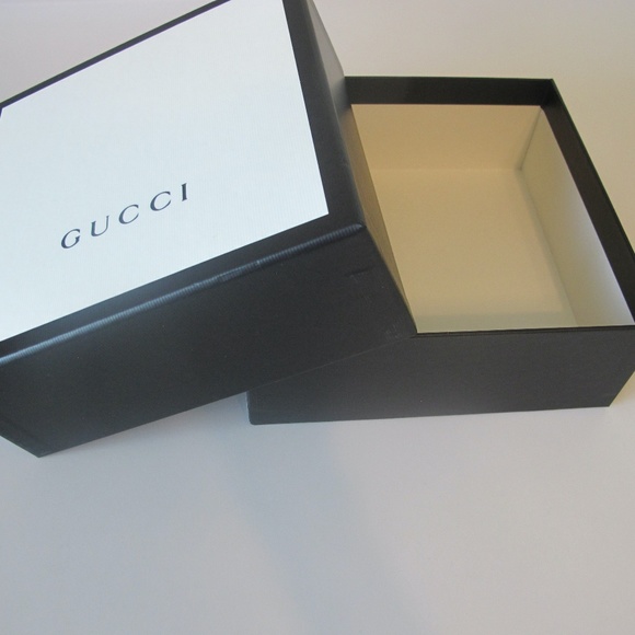 Gucci Accessories - Gucci Authentic Signature Black & White Belt Box 7.4" x 7.4" GUC